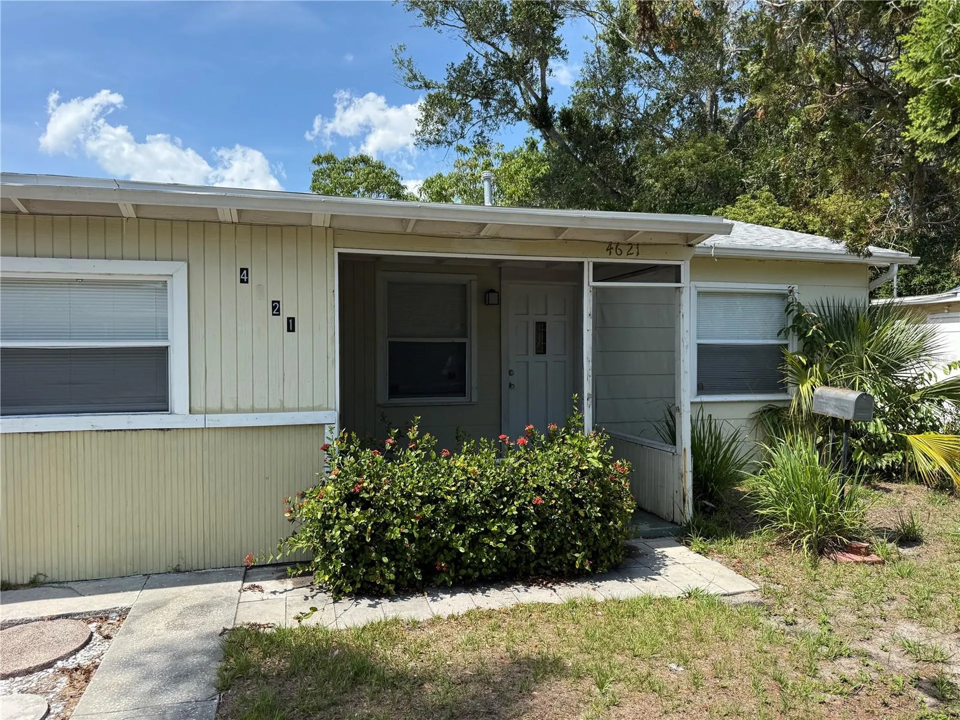 4621 17th Avenue S St Petersburg FL 33711