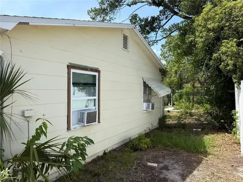 4621 17th Avenue S St Petersburg FL 33711