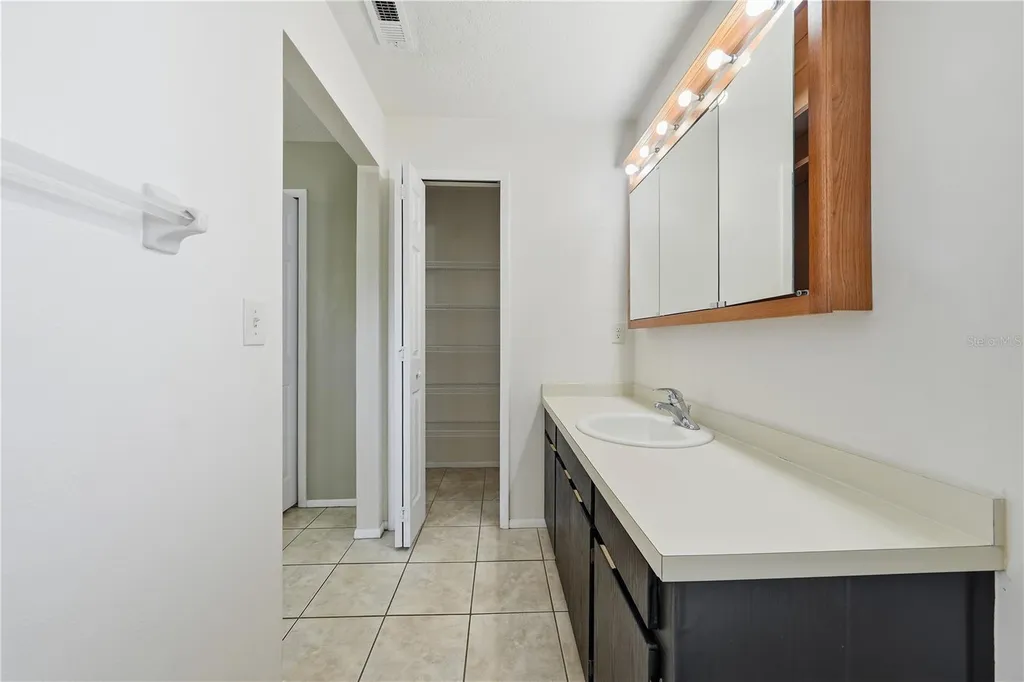 625 E 8th Avenue Mount Dora FL 32757