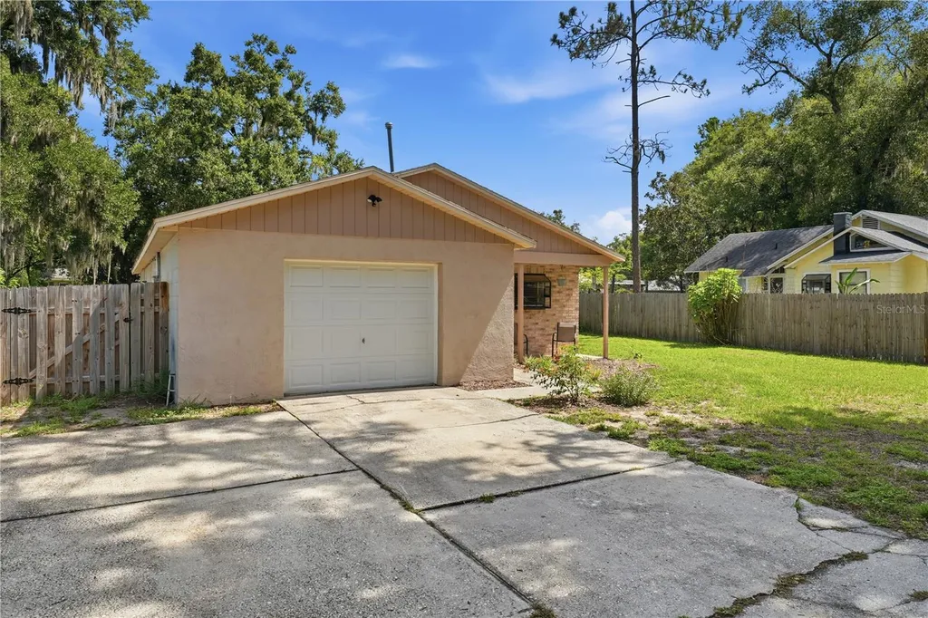 625 E 8th Avenue Mount Dora FL 32757