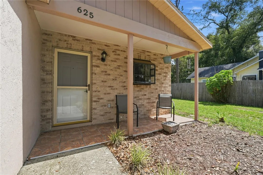 625 E 8th Avenue Mount Dora FL 32757