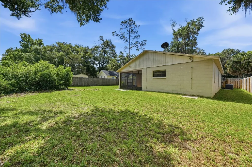 625 E 8th Avenue Mount Dora FL 32757