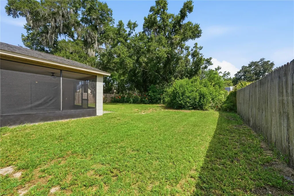 625 E 8th Avenue Mount Dora FL 32757