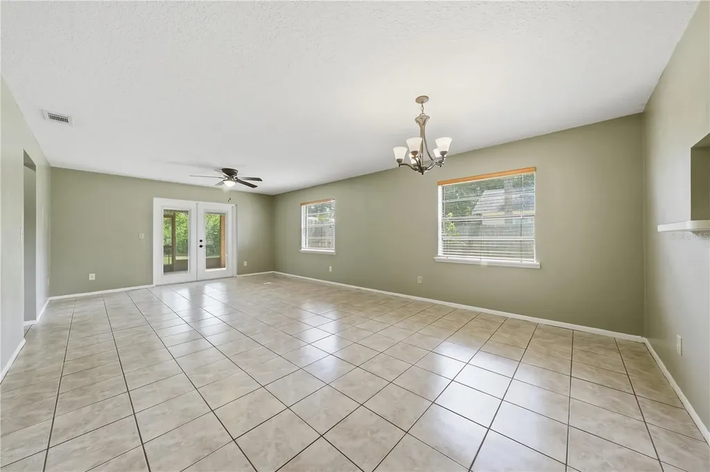 625 E 8th Avenue Mount Dora FL 32757