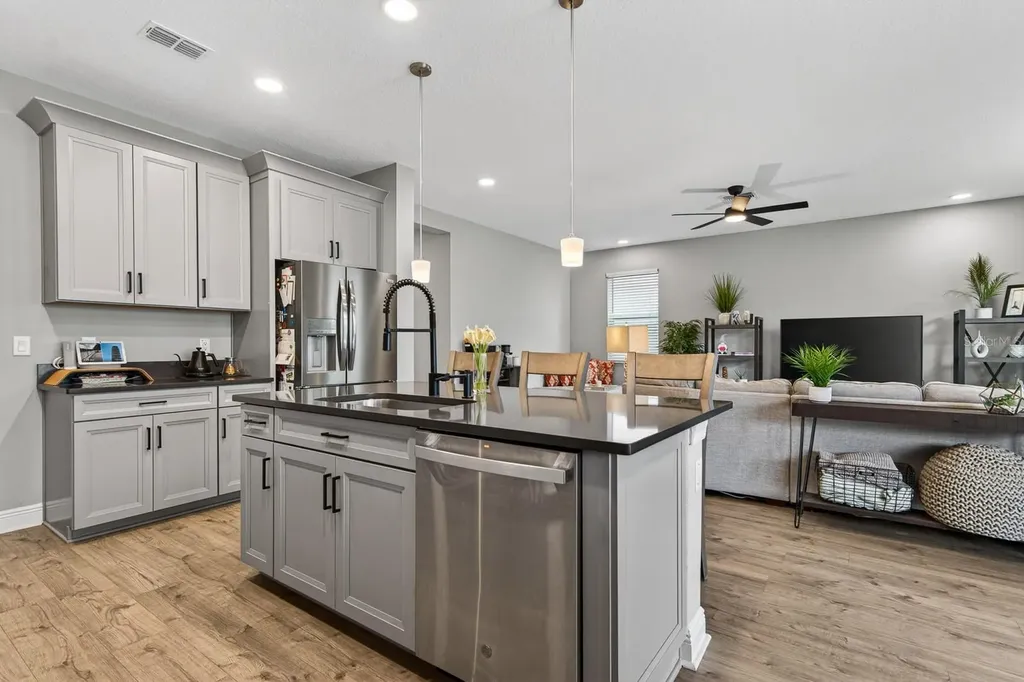 7241 Notched Pine Bend Wesley Chapel FL 33545