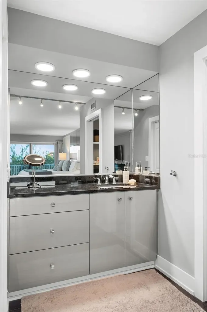 2295 Gulf Of Mexico Drive Longboat Key FL 34228