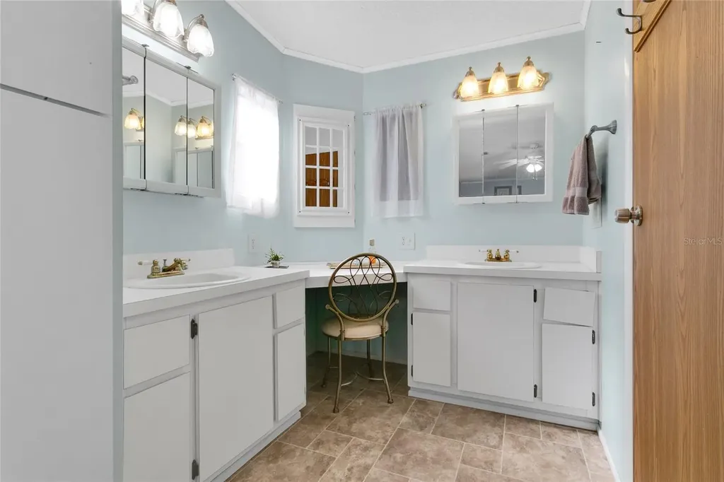 32520 W Golf Court Leesburg FL 34748