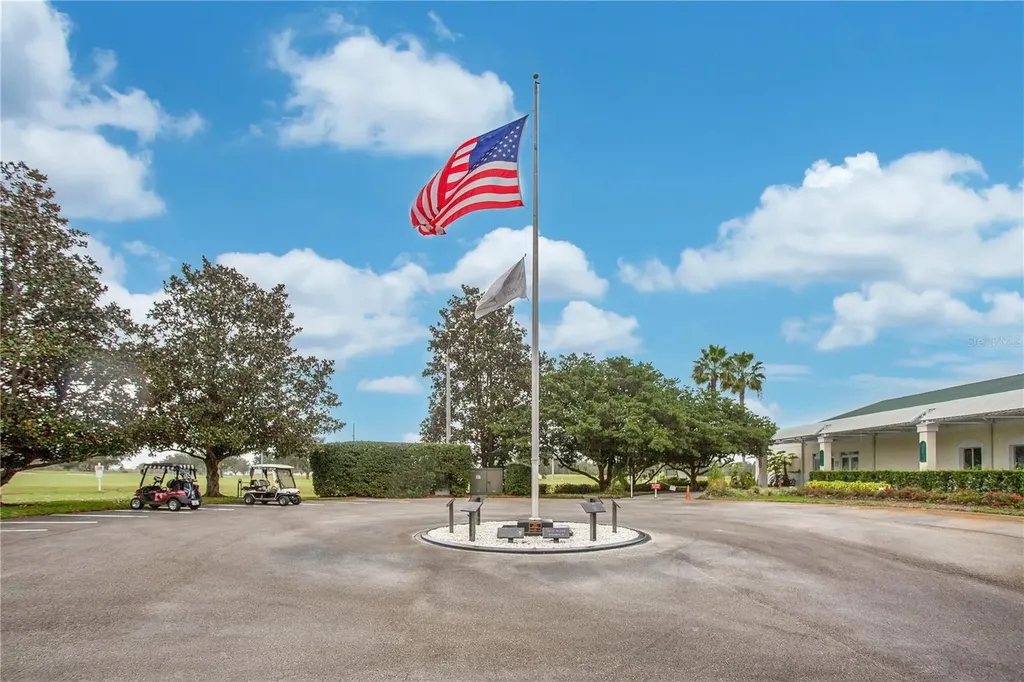 32520 W Golf Court Leesburg FL 34748