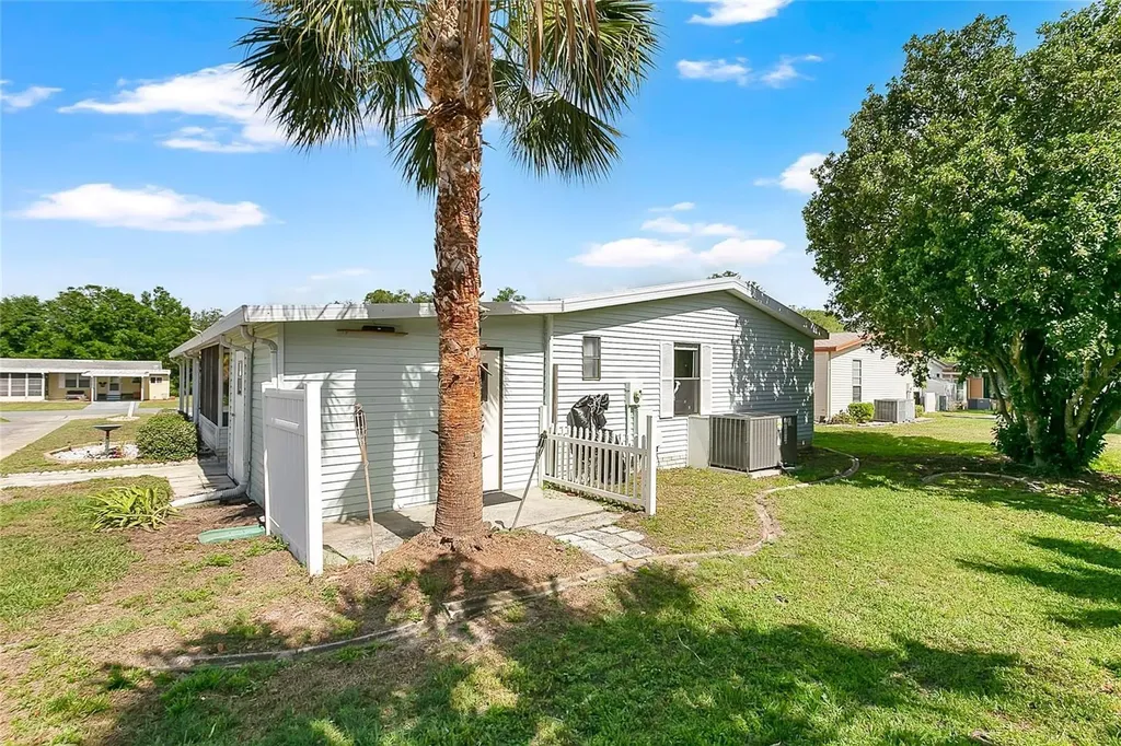 32520 W Golf Court Leesburg FL 34748
