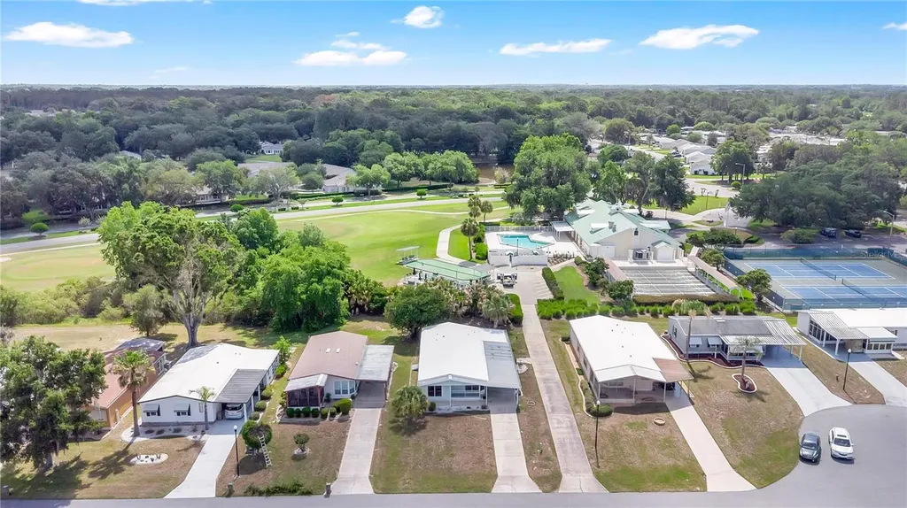 32520 W Golf Court Leesburg FL 34748