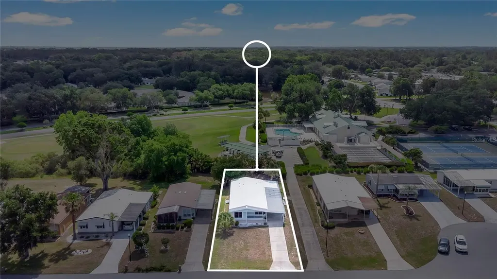 32520 W Golf Court Leesburg FL 34748