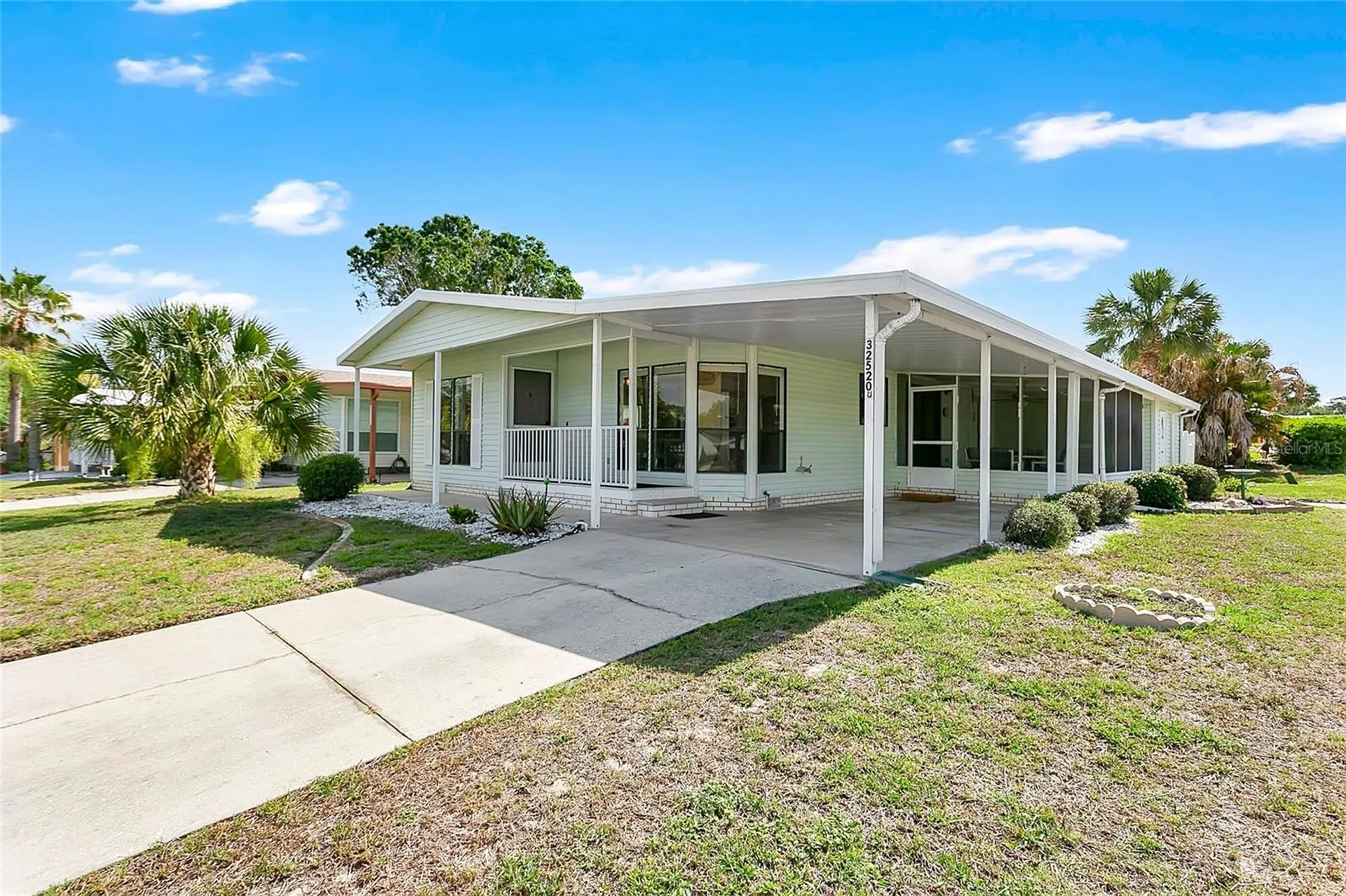32520 W Golf Court Leesburg FL 34748