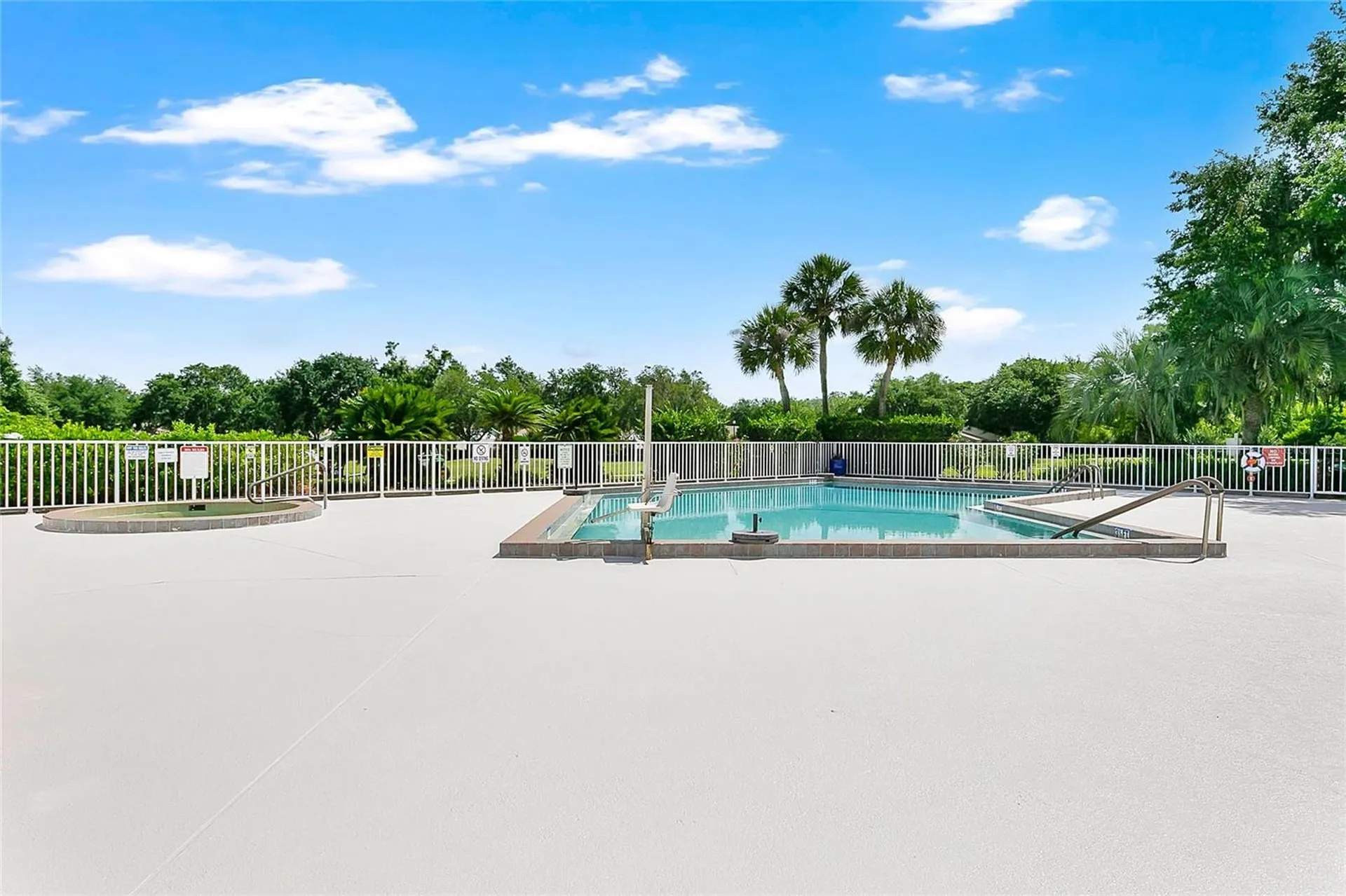 32520 W Golf Court Leesburg FL 34748