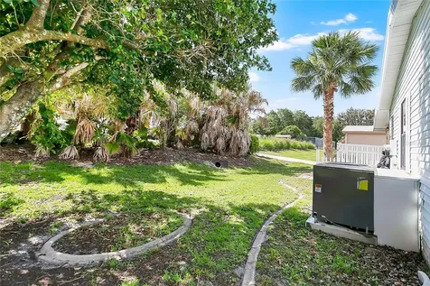 32520 W Golf Court Leesburg FL 34748