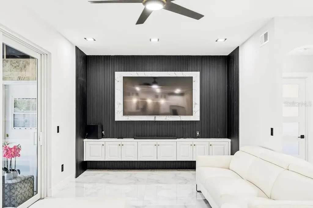 811 Sandcastle Circle Brandon FL 33511