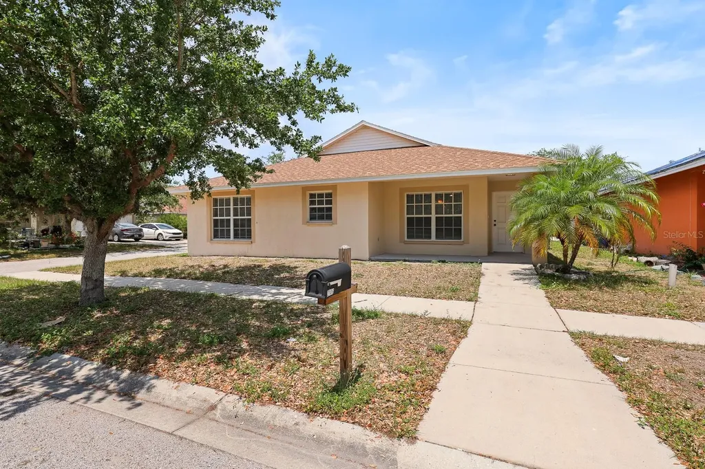 2106 Pleasant View Avenue Ruskin FL 33570