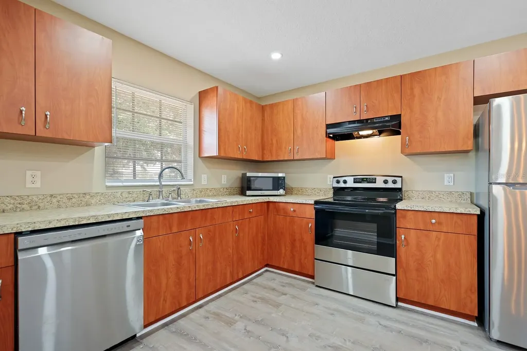2106 Pleasant View Avenue Ruskin FL 33570