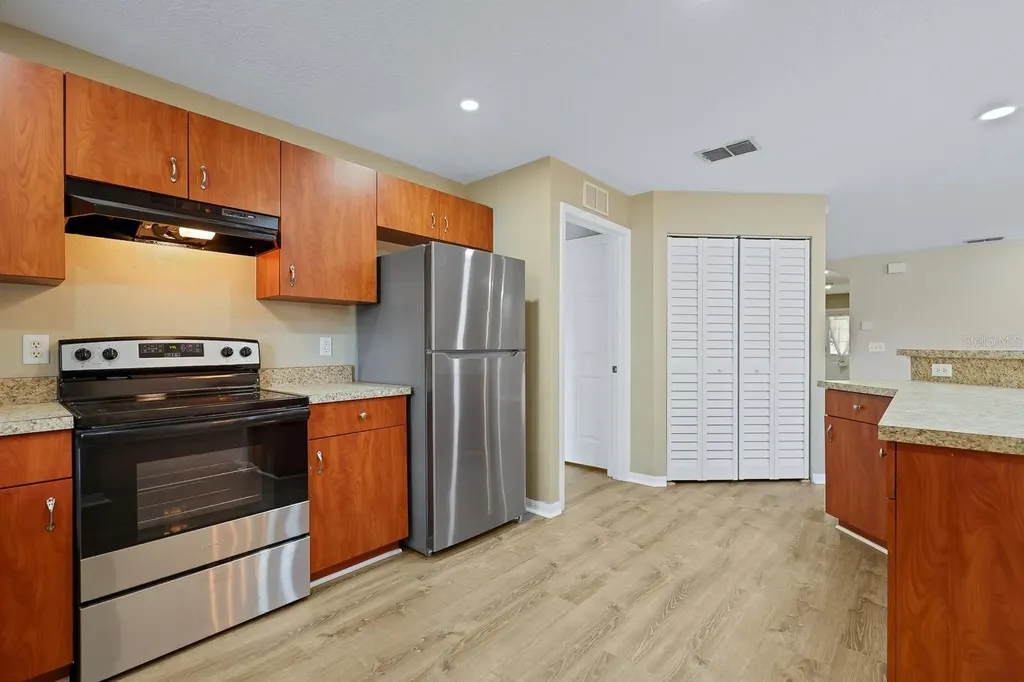 2106 Pleasant View Avenue Ruskin FL 33570