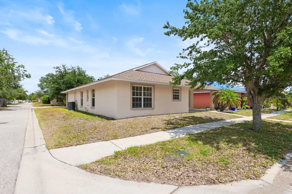 2106 Pleasant View Avenue Ruskin FL 33570