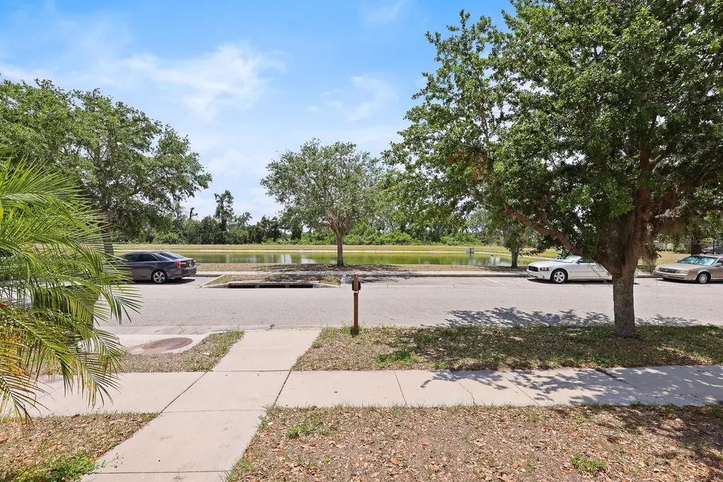 2106 Pleasant View Avenue Ruskin FL 33570