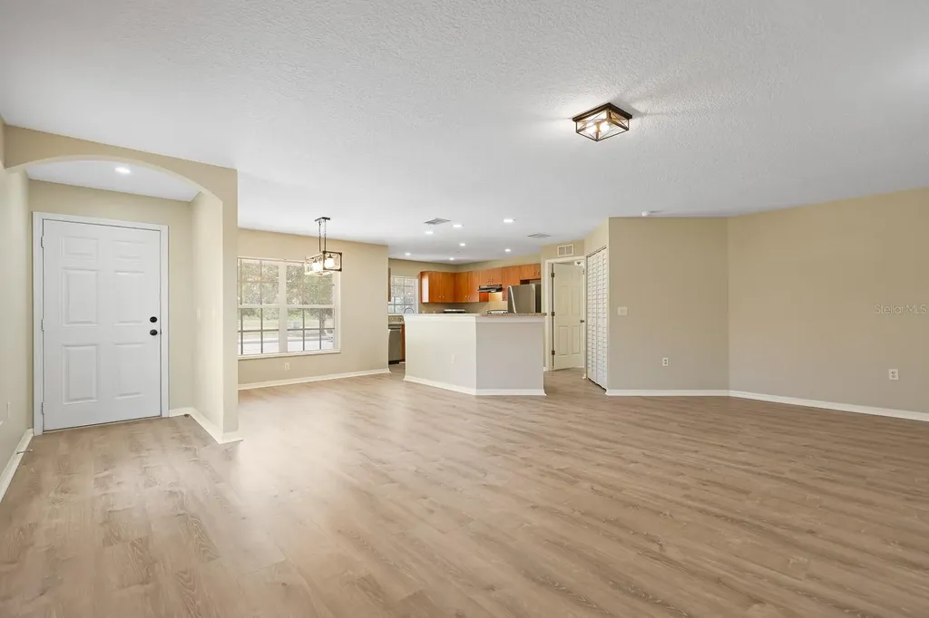 2106 Pleasant View Avenue Ruskin FL 33570