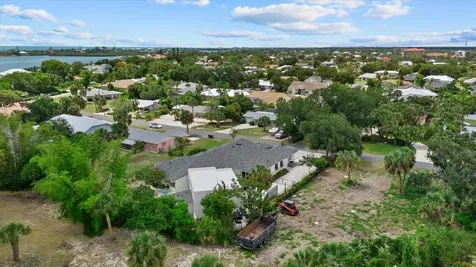 613 Indiana Avenue Nokomis FL 34275
