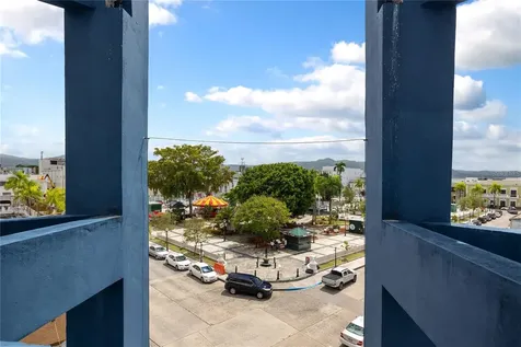 48 Esquina Corchado Y Ruiz Belvis Caguas PR 00725