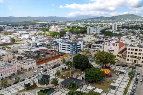 48 Esquina Corchado Y Ruiz Belvis Caguas PR 00725