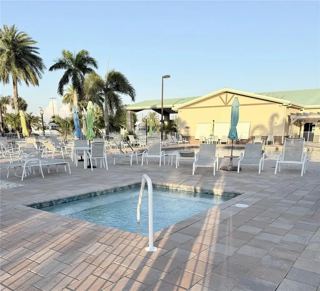 615 S Green Circle Venice FL 34285