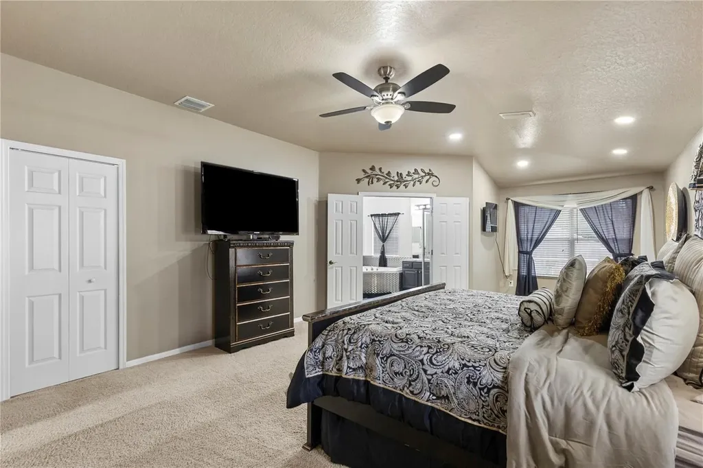 6932 Gray Catbird Loop Wesley Chapel FL 33545