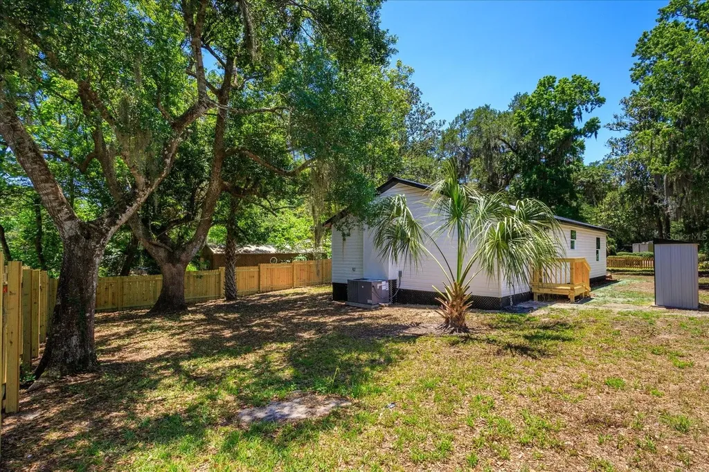 816 Woodland Avenue Leesburg FL 34748