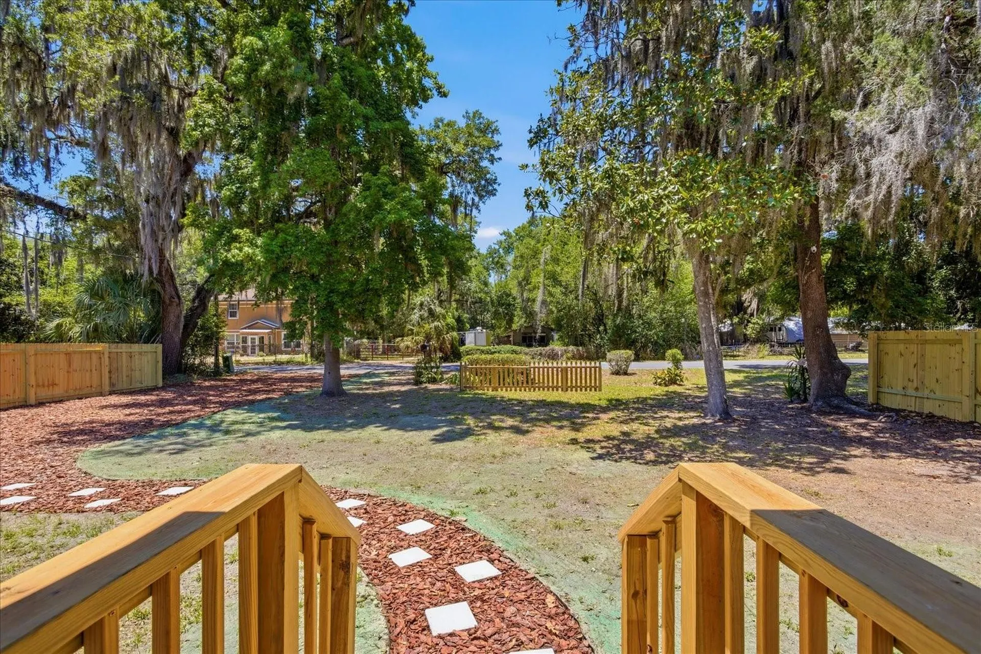 816 Woodland Avenue Leesburg FL 34748