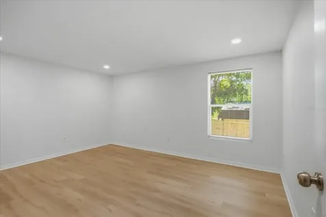 816 Woodland Avenue Leesburg FL 34748