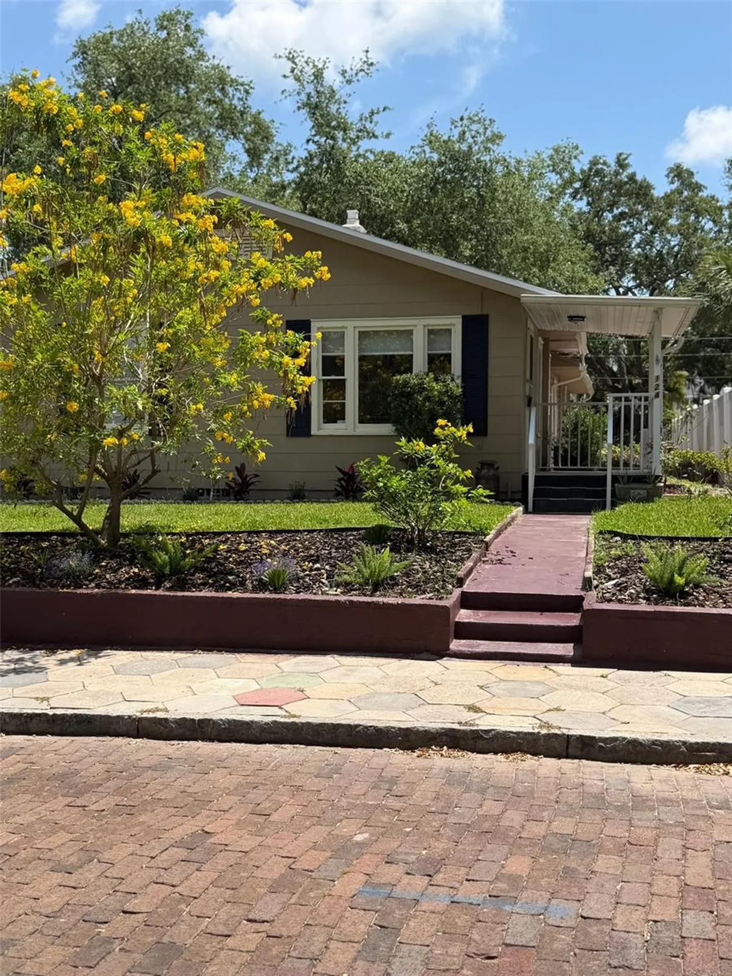 124 20th Avenue N St Petersburg FL 33704