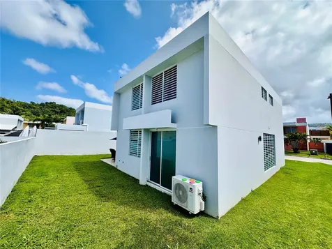 Calle Isleña Hacienda Paloma Luquillo PR 00773