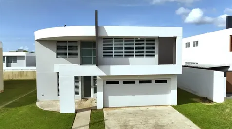 Calle Isleña Hacienda Paloma Luquillo PR 00773