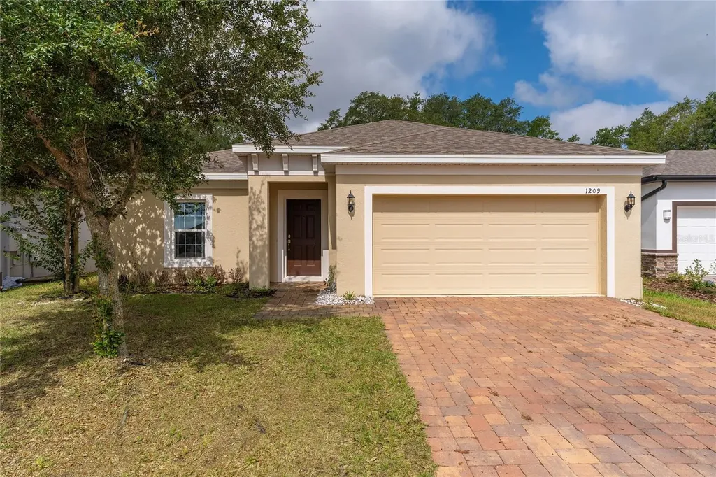 1209 Stratton Avenue Groveland FL 34736