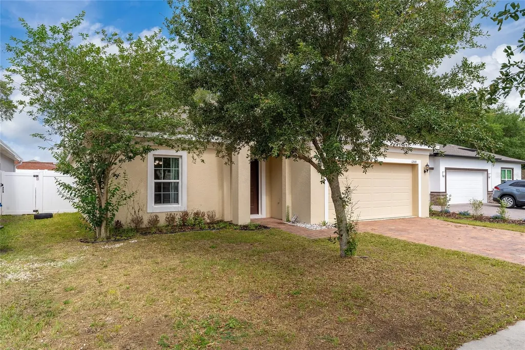 1209 Stratton Avenue Groveland FL 34736