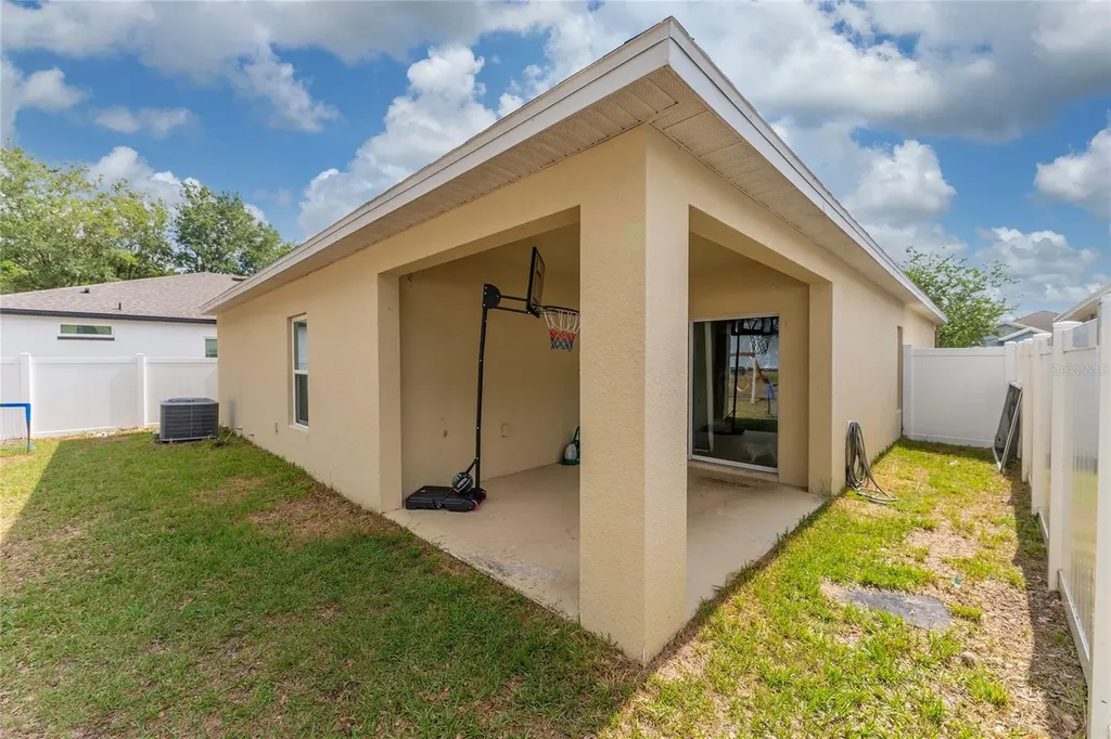 1209 Stratton Avenue Groveland FL 34736