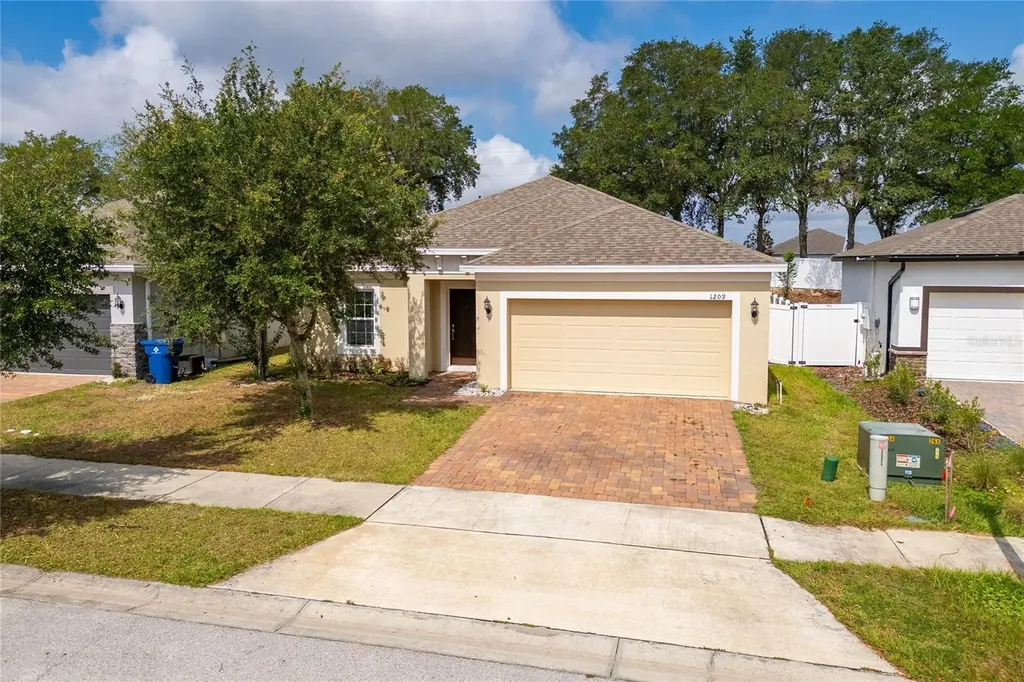 1209 Stratton Avenue Groveland FL 34736