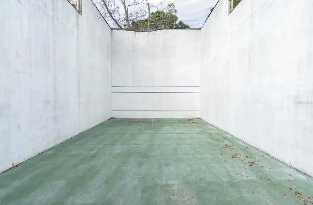 4160 35th Terrace S St Petersburg FL 33711