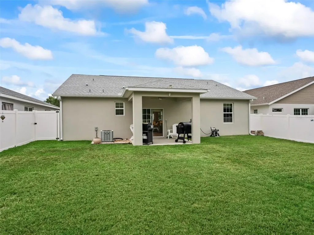 5015 NE 125th Loop Oxford FL 34484