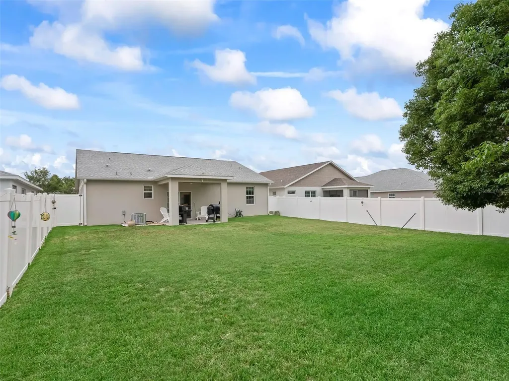 5015 NE 125th Loop Oxford FL 34484