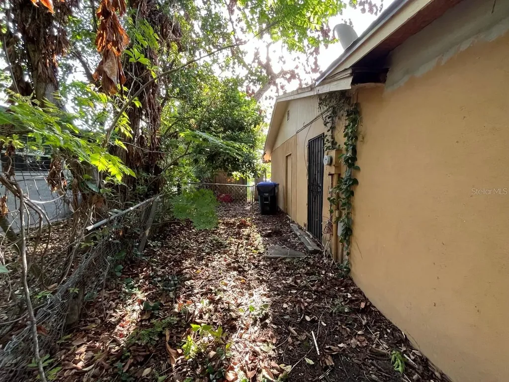 1648 Messina Avenue Orlando FL 32811
