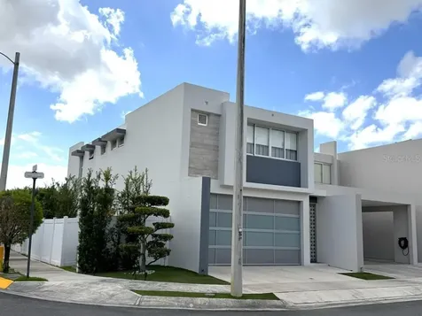145 Trafalgar Square Guaynabo PR 00969