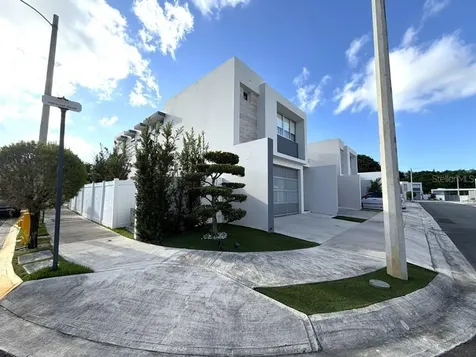 145 Trafalgar Square Guaynabo PR 00969