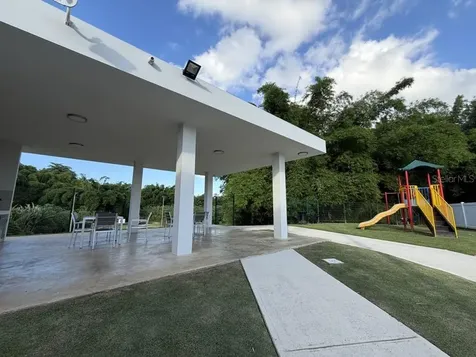 145 Trafalgar Square Guaynabo PR 00969