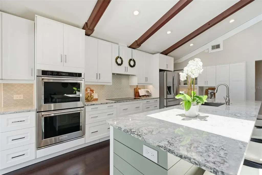 4221 Water Oaks Lane Tampa FL 33618