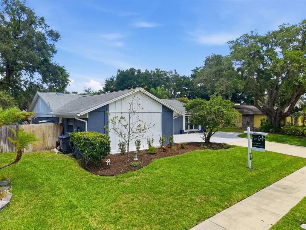 4221 Water Oaks Lane Tampa FL 33618