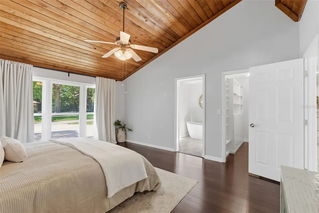4221 Water Oaks Lane Tampa FL 33618